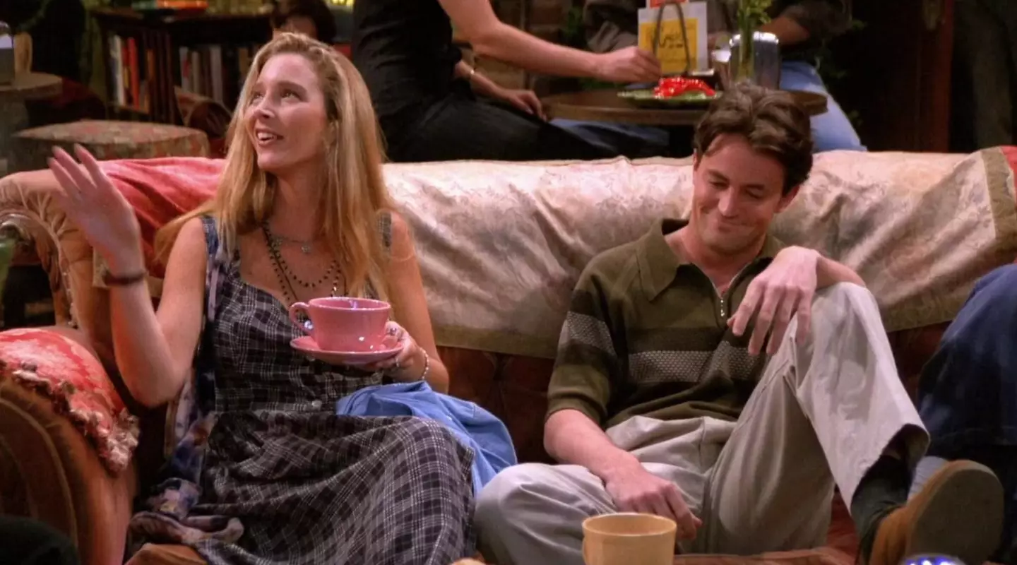 Lisa Kudrow and Matthew Perry filming Friends (NBC)