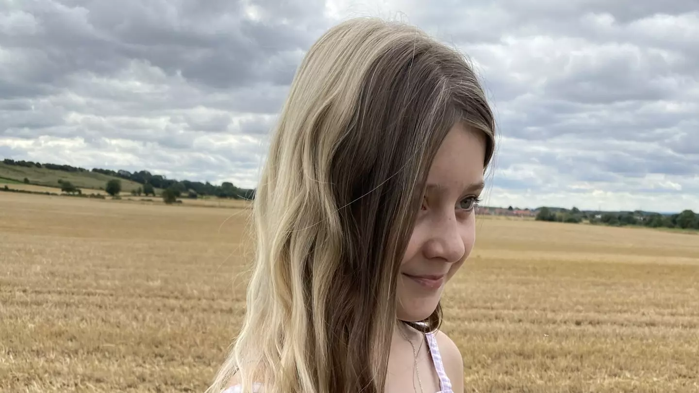 Eleven-Year-Old Girl Can 'Switch' From Blonde To Brunette Overnight Thanks To Rare Birthmark