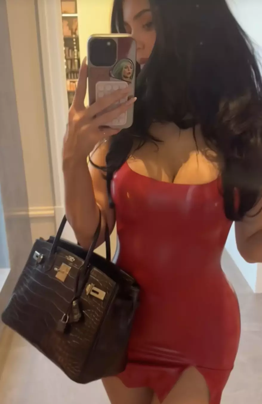 Jenner flaunted her physique at the end of the clip (TikTok/@kyliejenner)