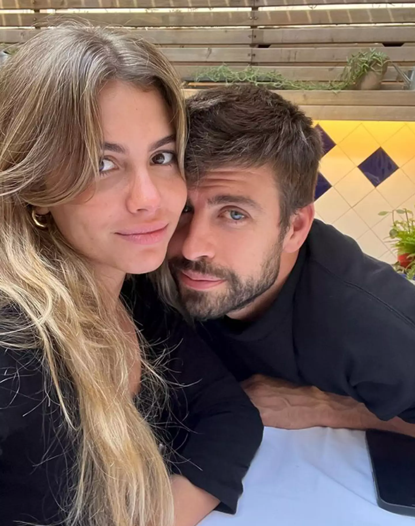 Piqué posted a photo with Clara Chia Marti on his Instagram.