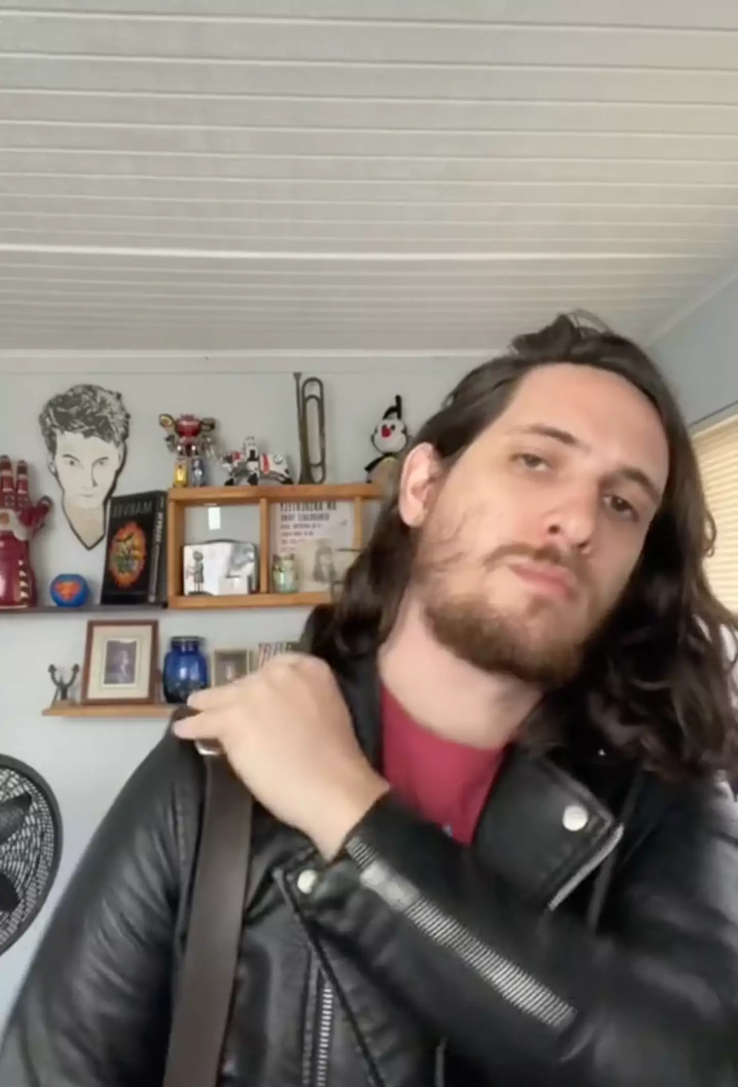 Shoulder straps actually have a purpose and we had no clue! (