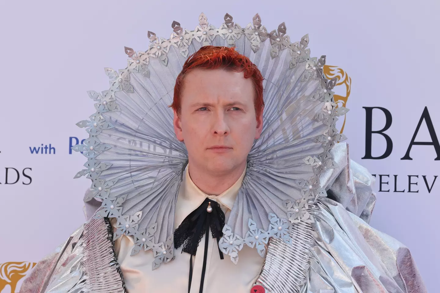 He rocked up to the red carpet dressed as Queen Elizabeth I. (Neil Mockford/FilmMagic/Getty Images)