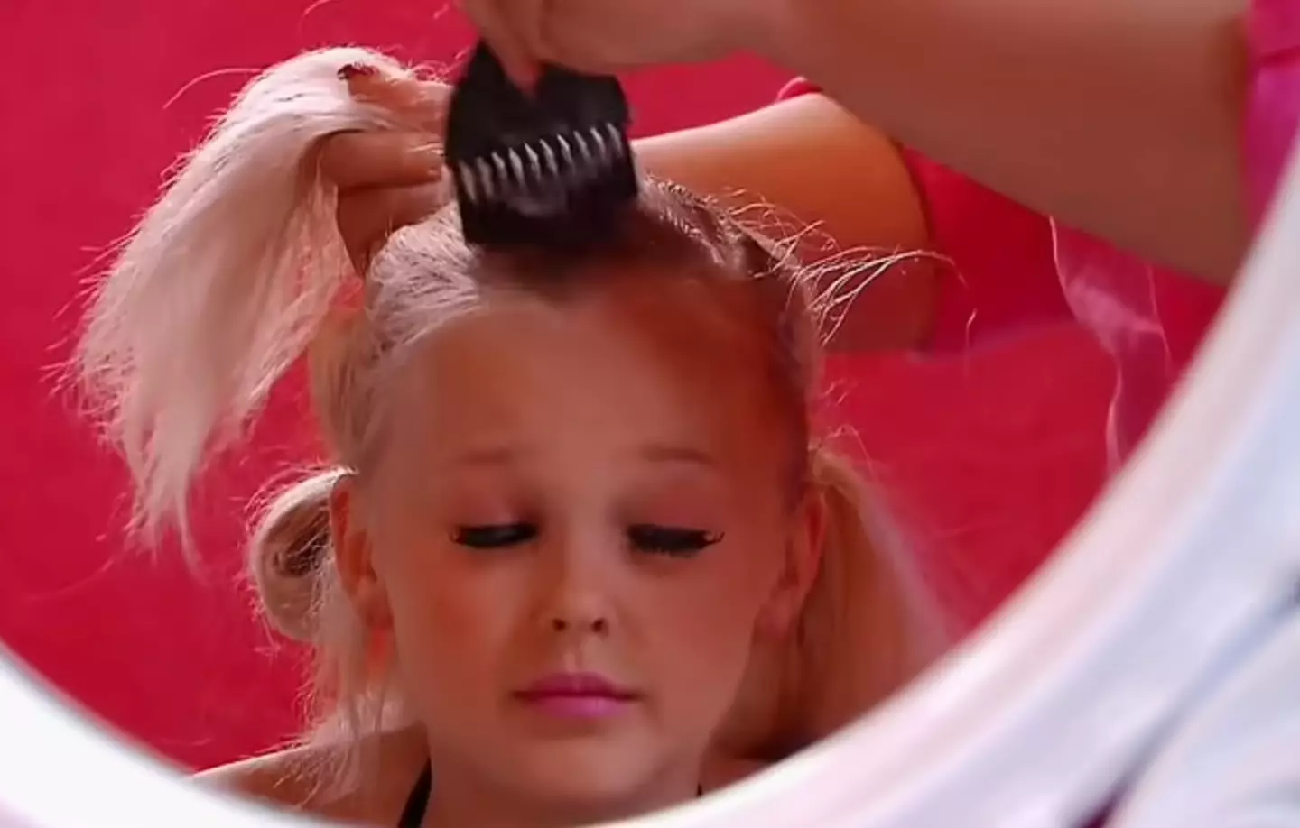 A young JoJo can be seen getting her hair bleached (Lifetime)