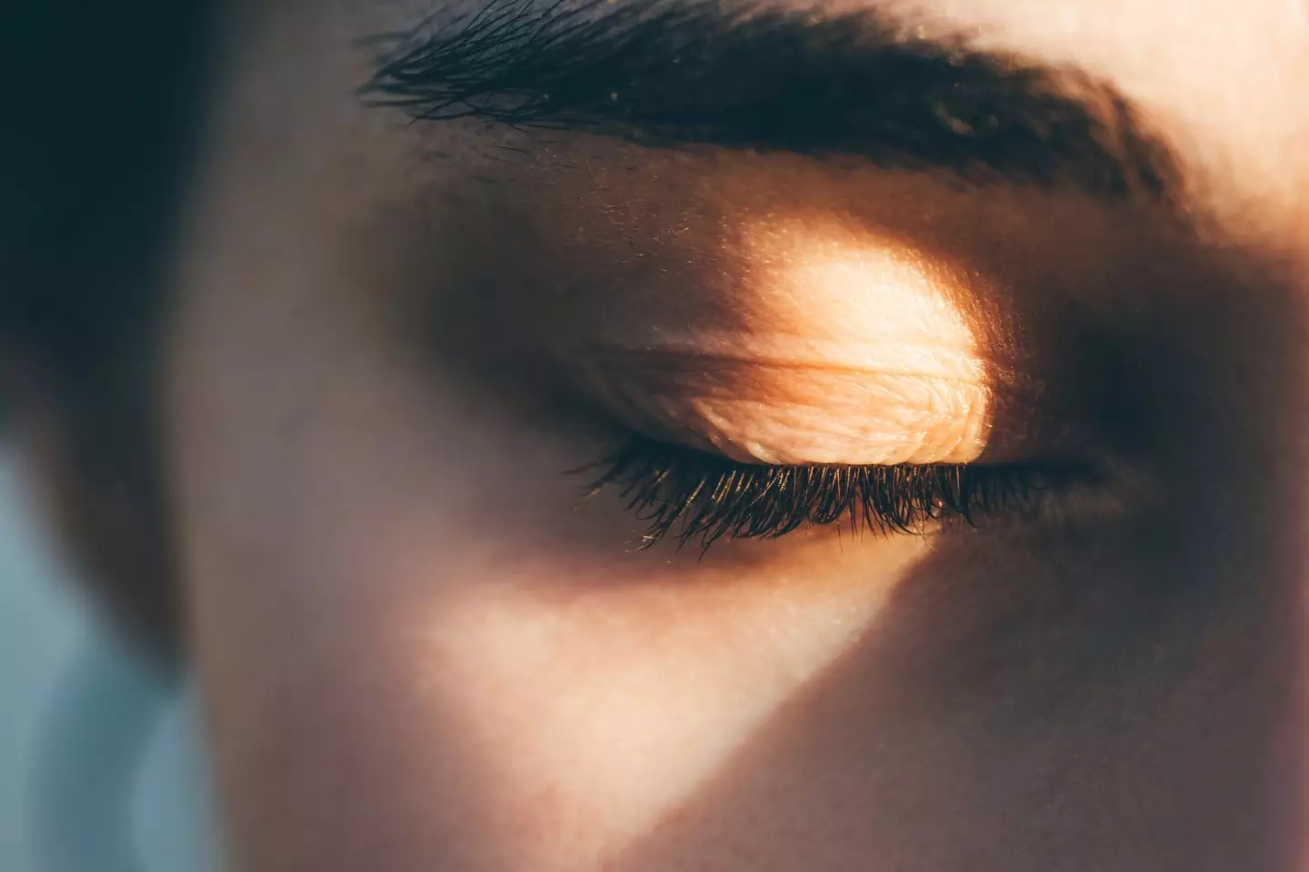 Experts at Cleveland Clinic have explained what health conditions are linked to eyelash loss (Getty Stock Images)