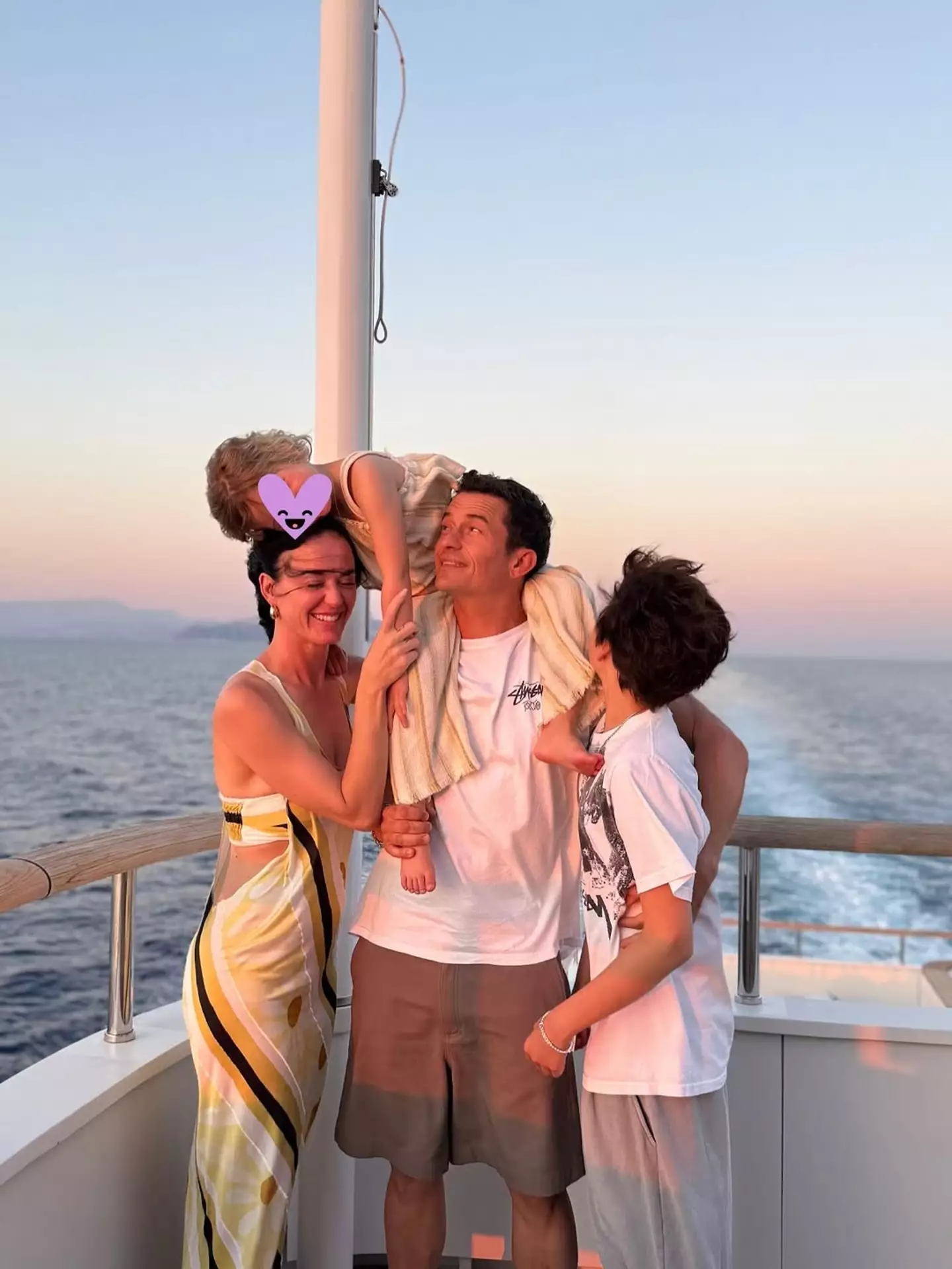 Katy Perry and Orlando Bloom also hide their daughter's face with emojis (Instagram/@orlandobloom)