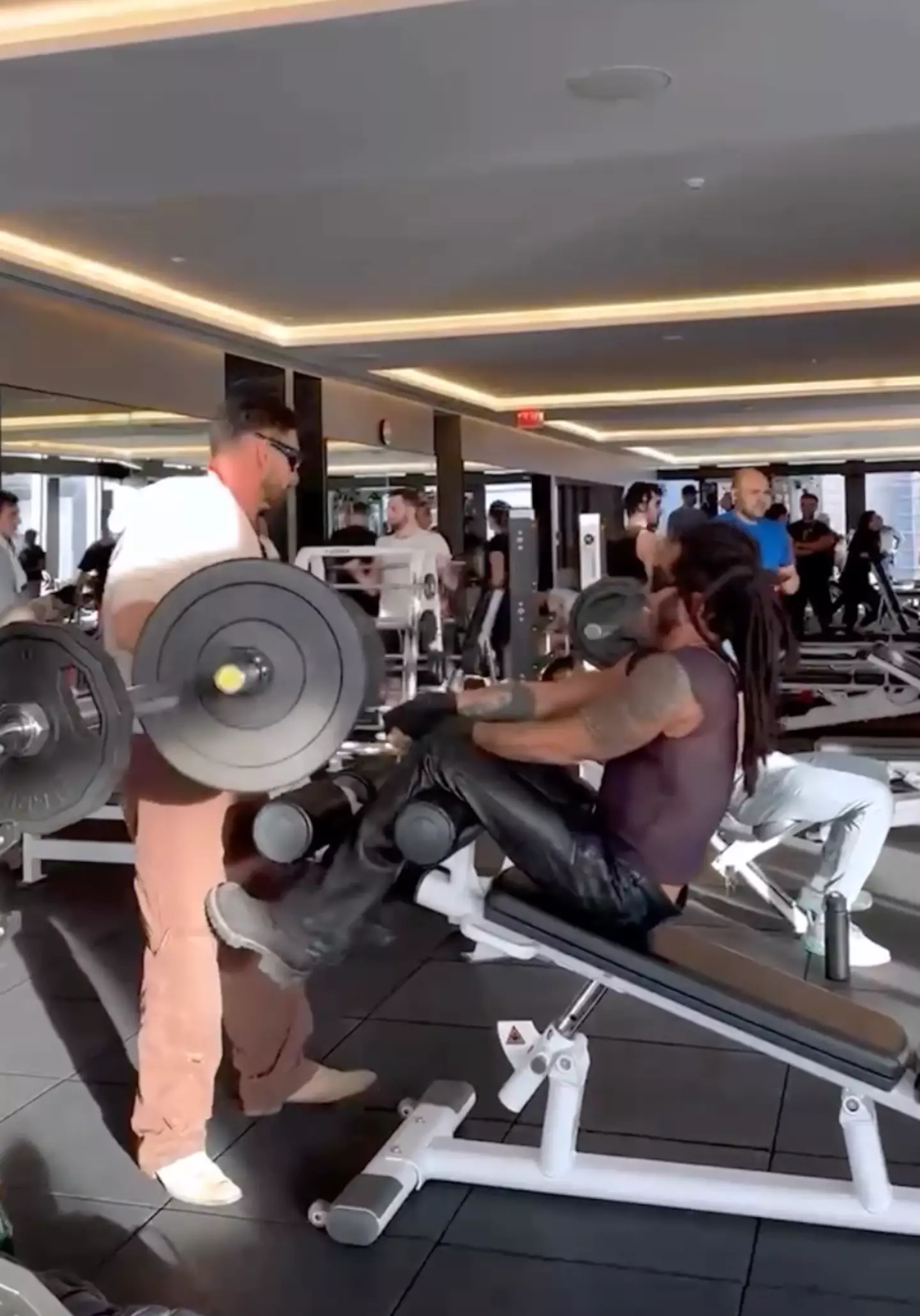 He worked out in the most Lenny Kravitz outfit ever. (Instagram/@lennykravitz)