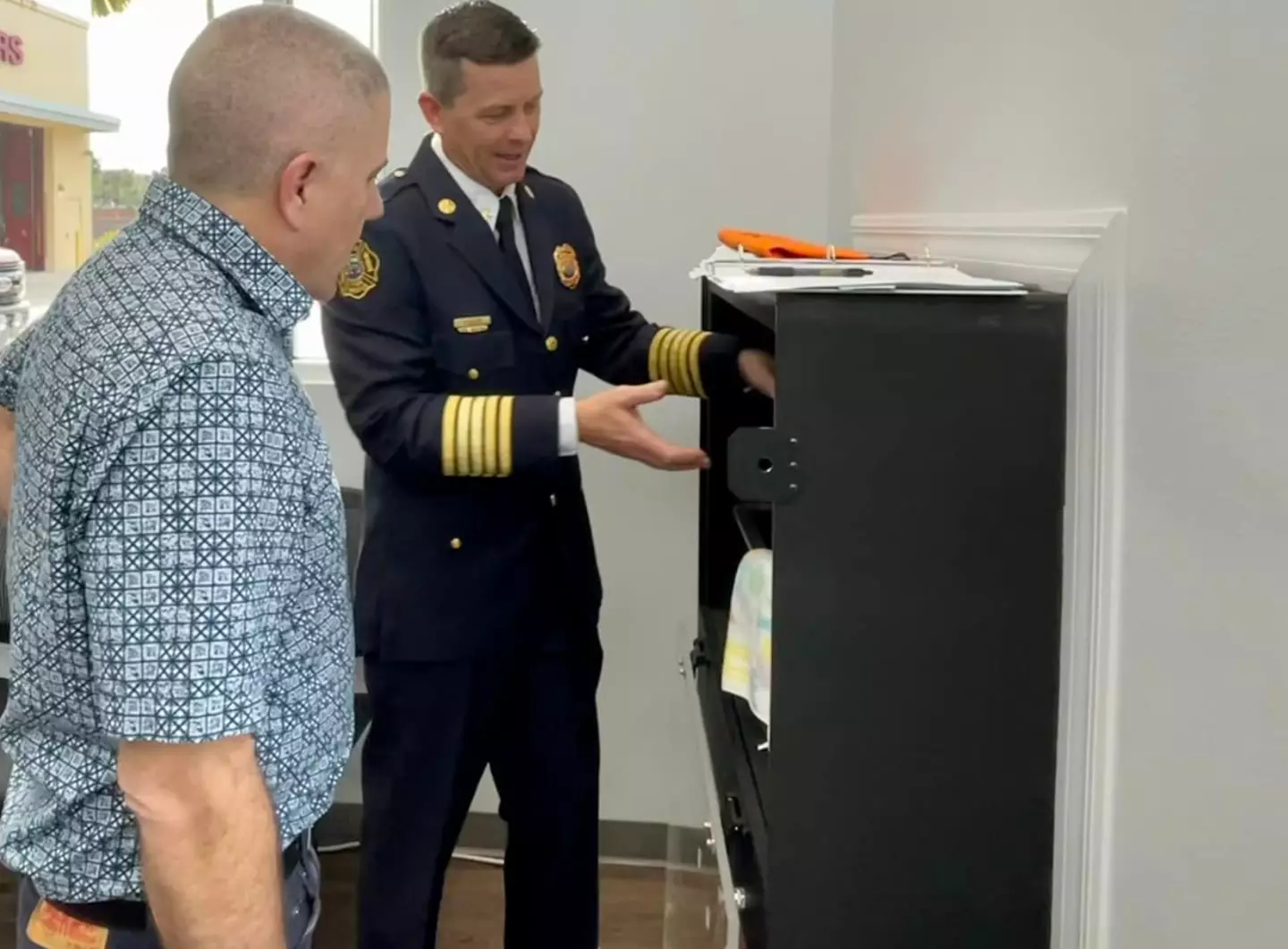 The babies remain in the boxes for an average of 90 seconds.