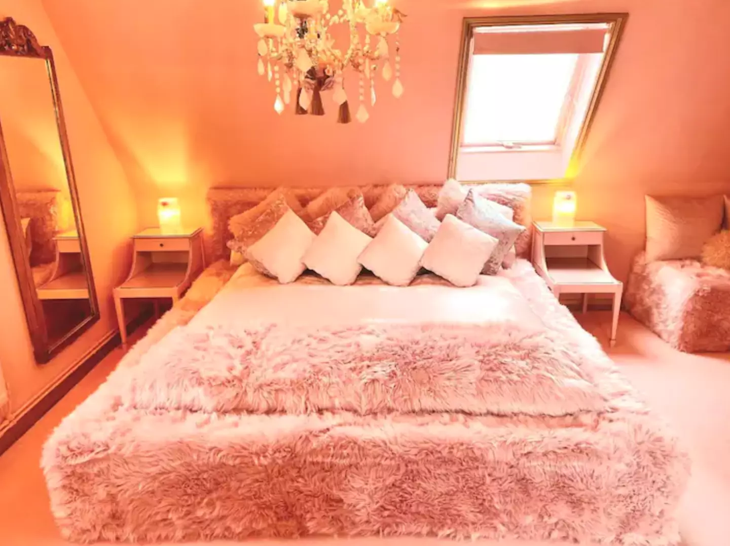 Described as the perfect place to celebrate with family and friends, the house sleeps 16 across six bedrooms.