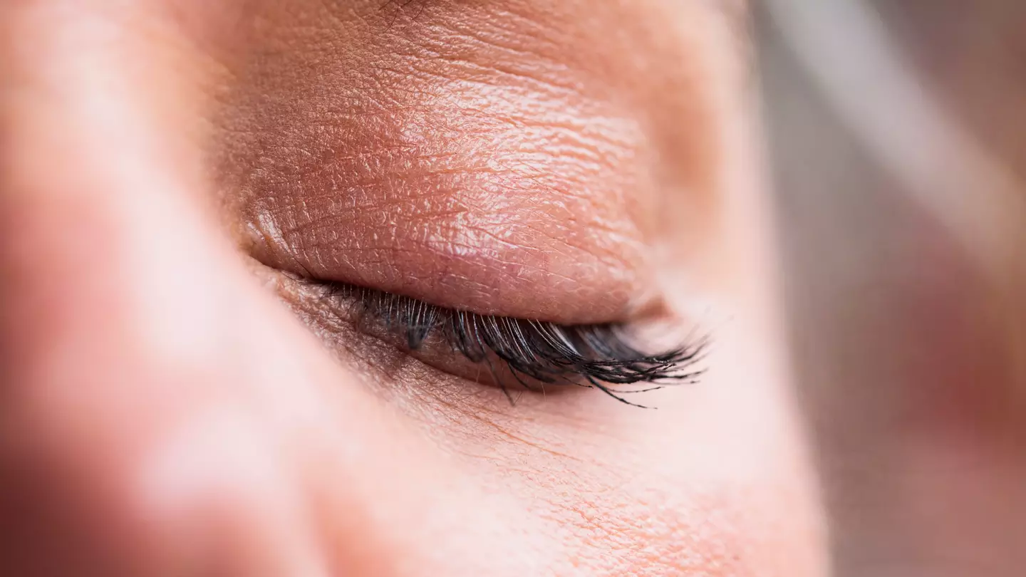 Seriously disturbing reason why your eyes might be dry and itchy when you first wake up