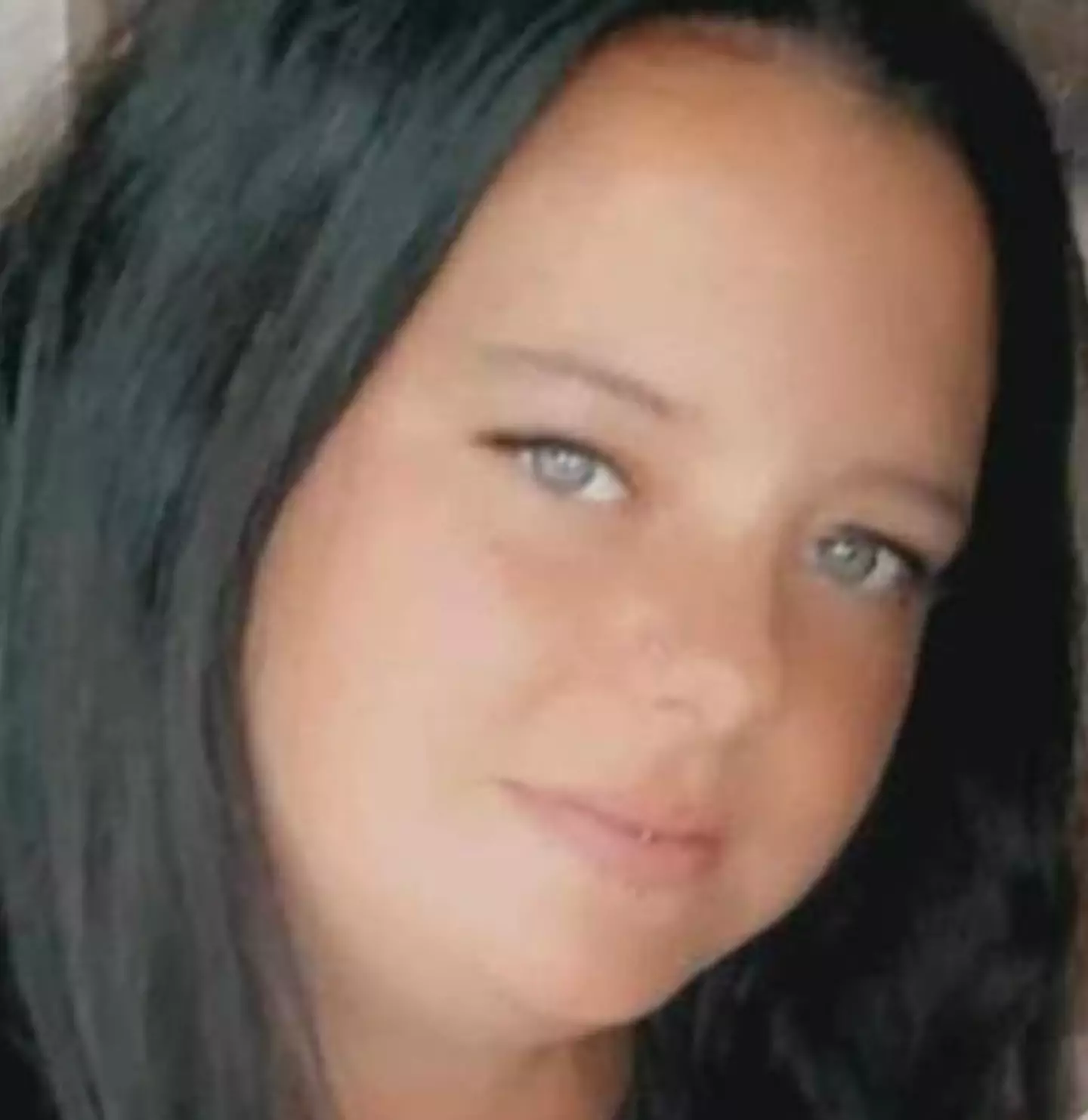 Zoe is survived by her three children and other family members.