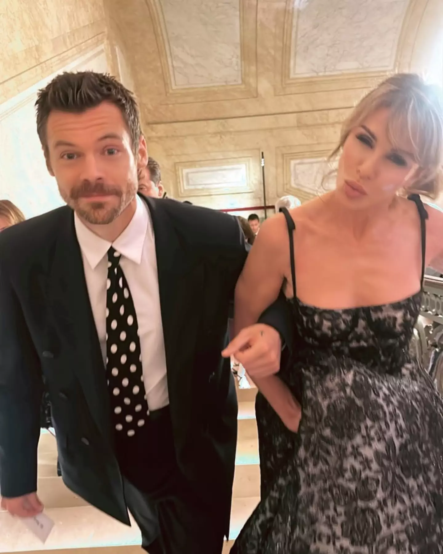 The unexpected photo has sent the internet into a spiral (Instagram/@cassandragrey)