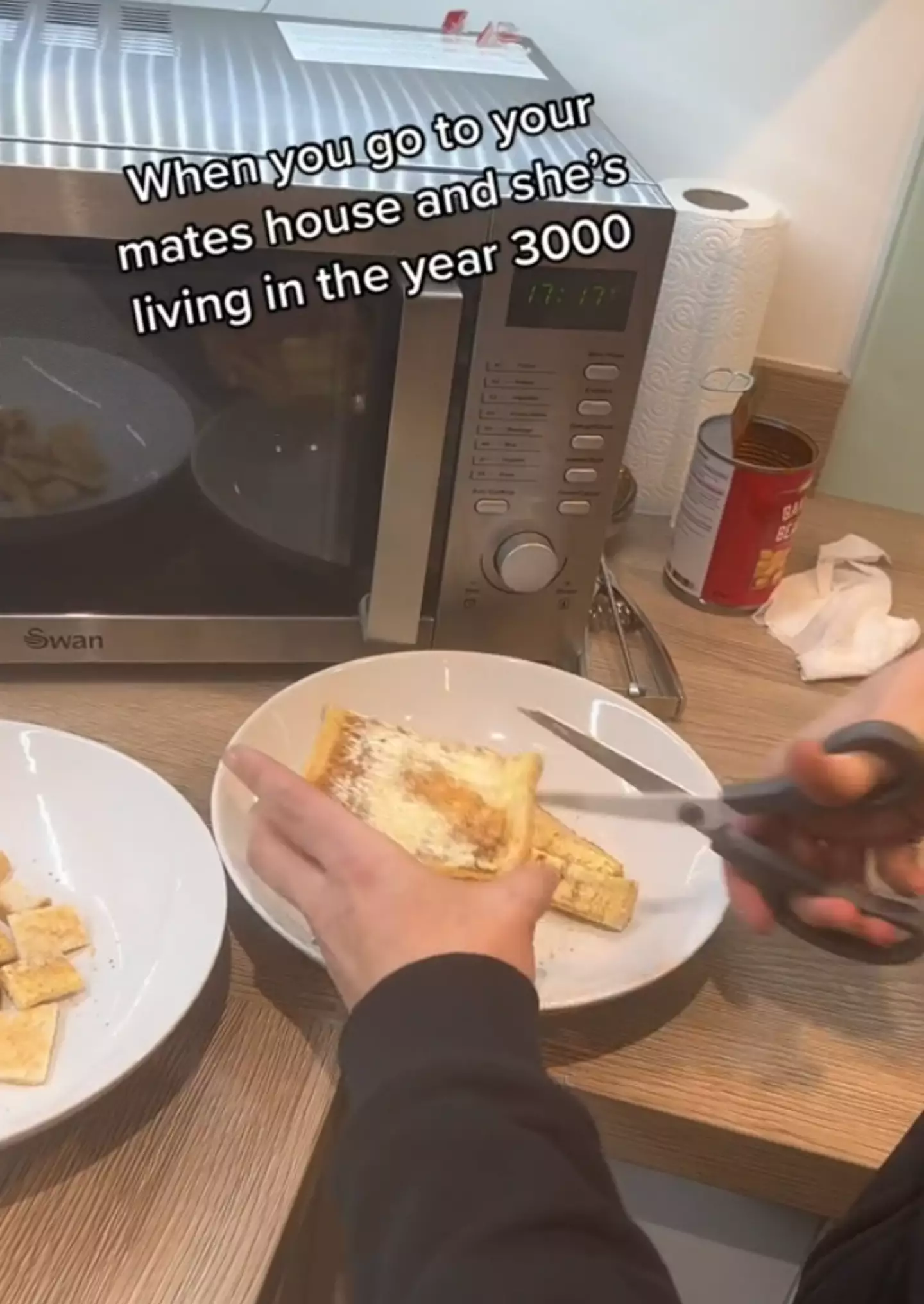 The unique hack sees the toast cut up into pieces before the beans are added.