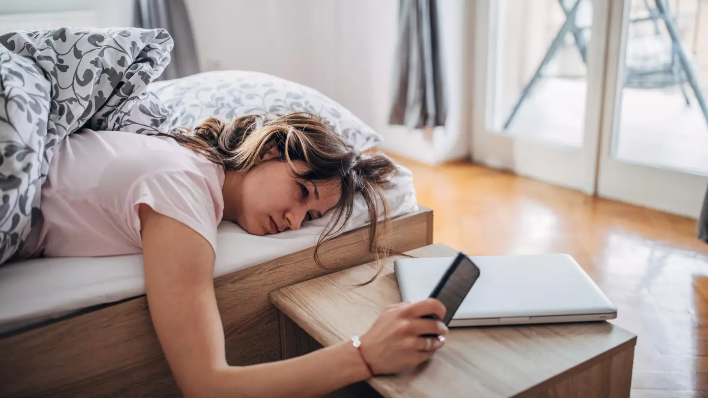 What it means if you wake up right before your alarm goes off