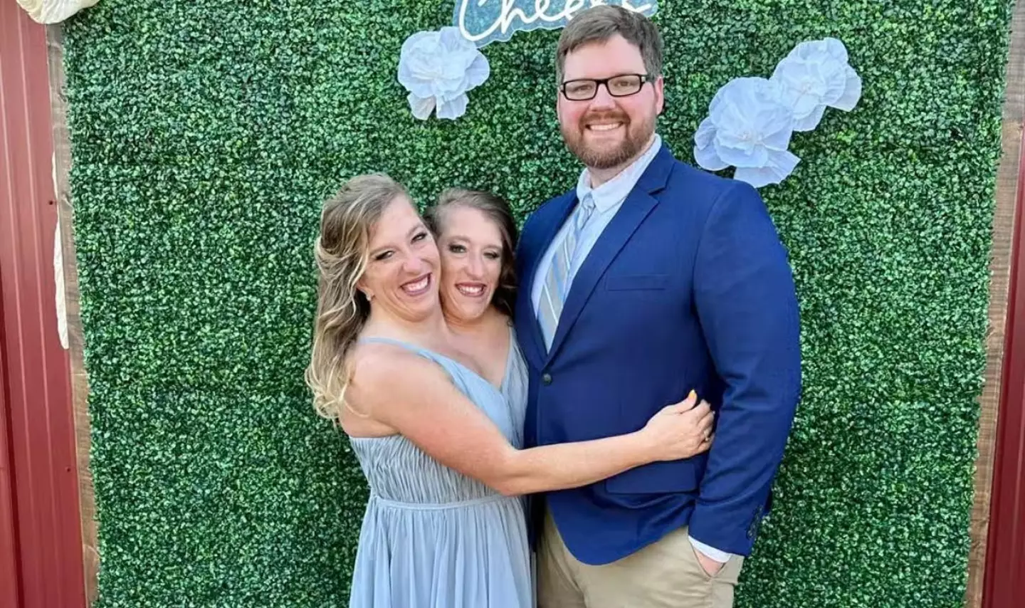The pair tied the knot. TikTok/@abbyandbrittanyhensel