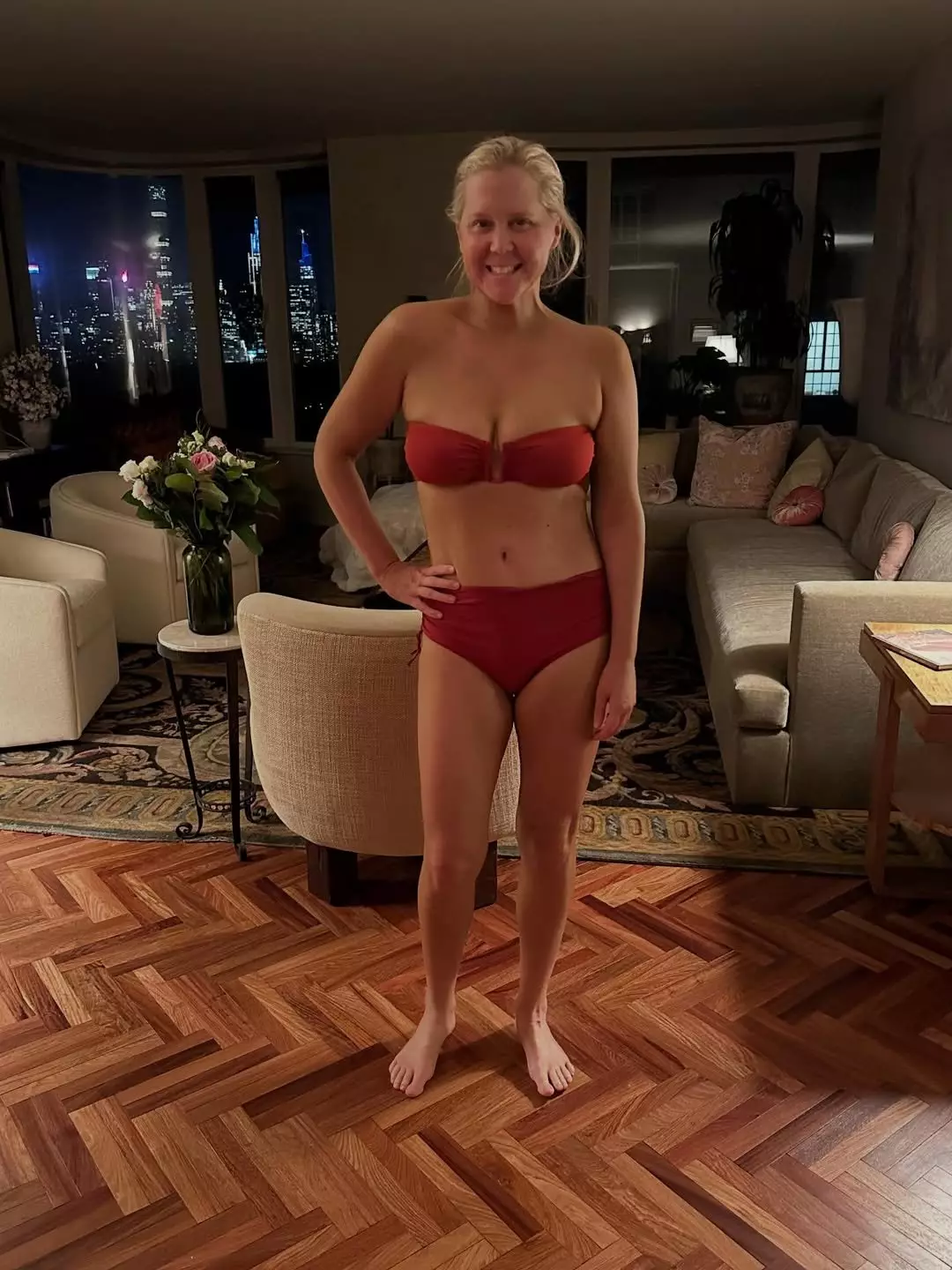 Amy looks stunning in the new pics as she talks about self-love (Instagram/@amyschumer)