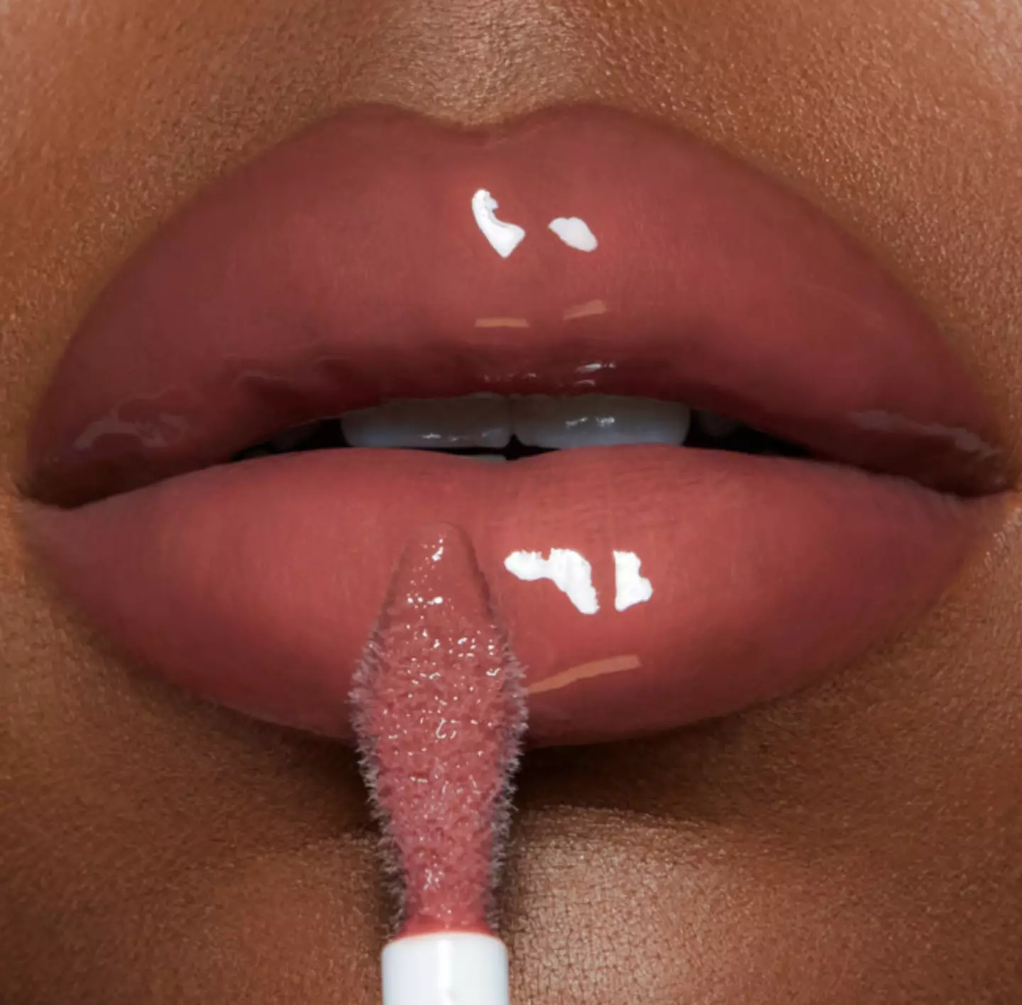 The new lipgloss claims to leave lips looking up to 93% plumper instantly.
