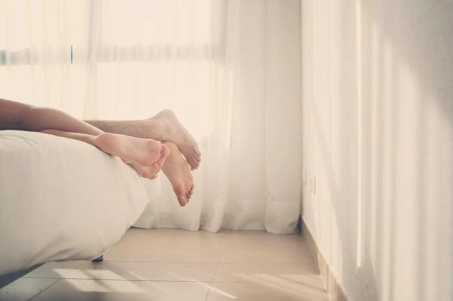 Apparently, we should be waiting three months before climbing into bed with someone. (Noviembre Anita Vela/Getty)