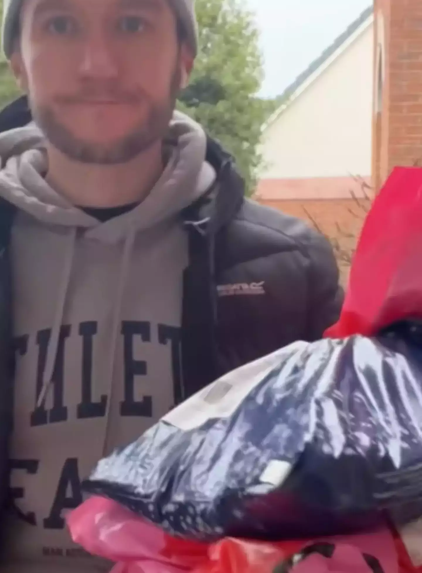 The Evri driver revealed how much he earns per delivery.