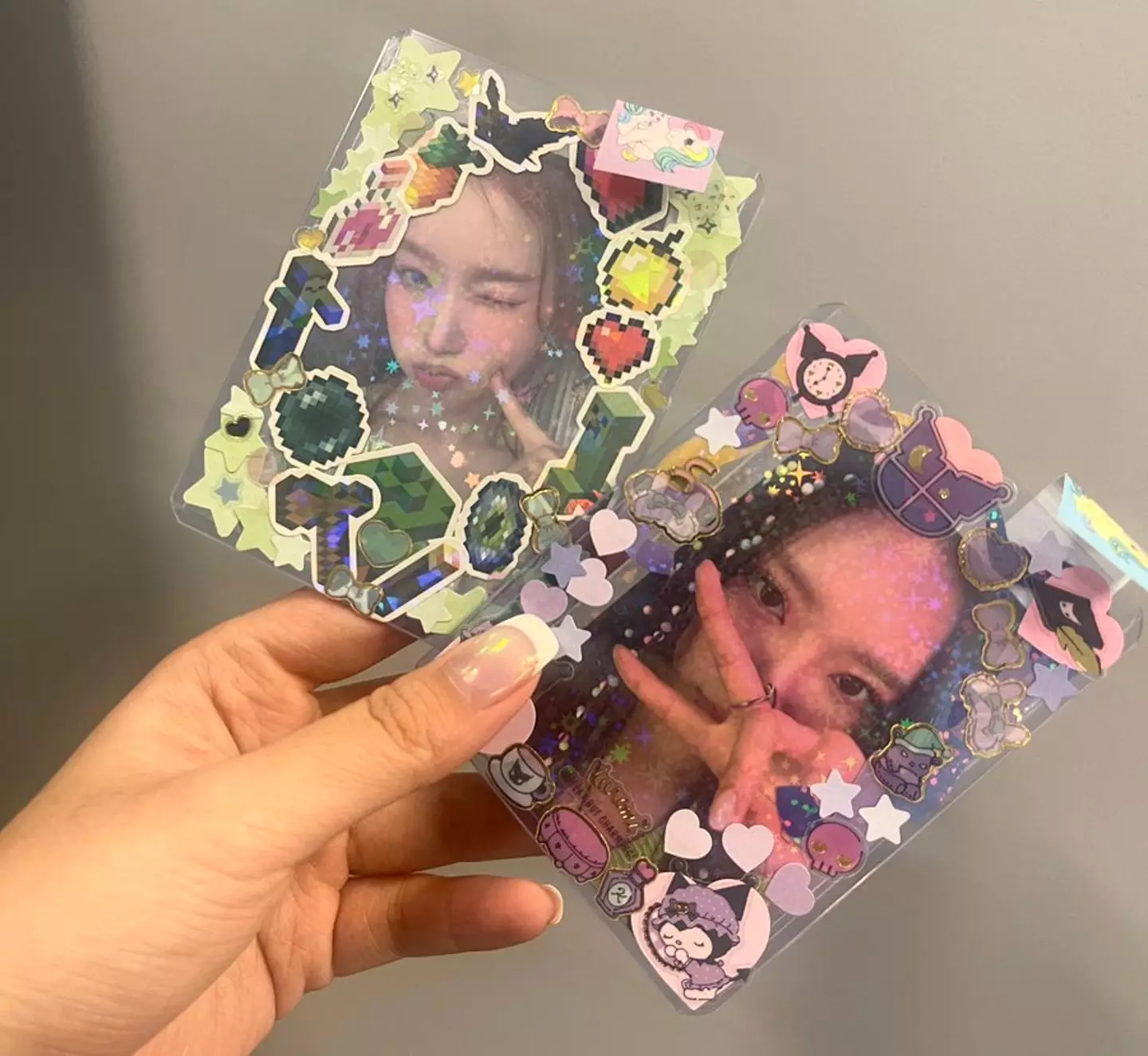 These two framed photos were placed on her desk. (X/@qnoodledoodles)