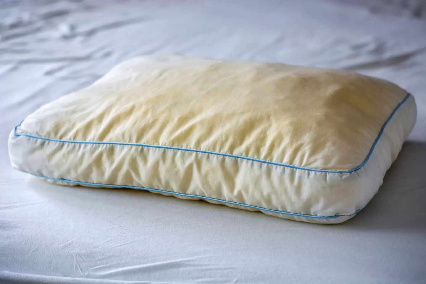There's a way to clean your yellow stained pillows.