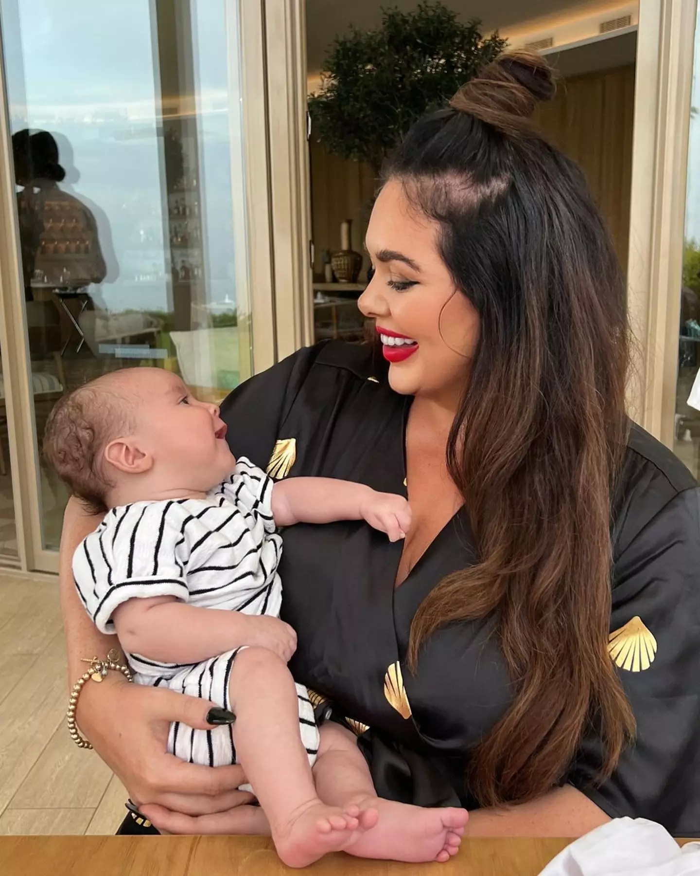 Scarlett Moffatt and her boyfriend Scott Dobinson recently came back from a trip away with their child.