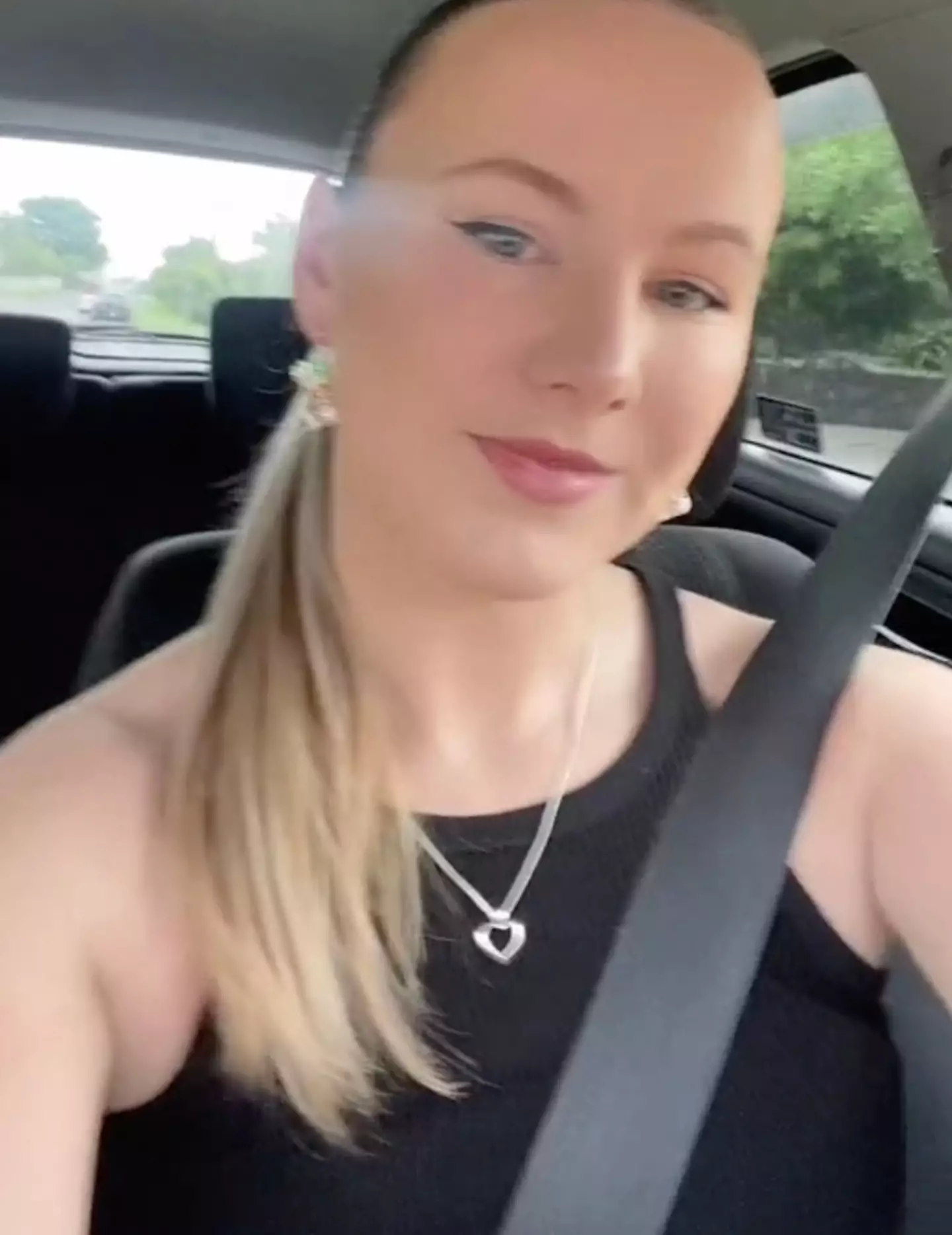 Deanna managed to do something with her hair.