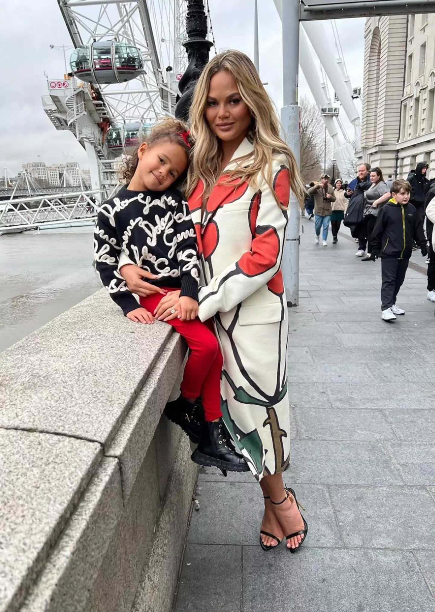Chrissy and Luna pose by the London Eye (