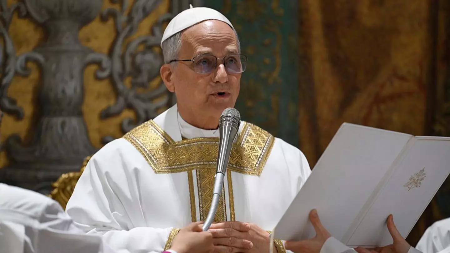 Body language expert reveals Pope Leo's subtle gesture that exposes his 'true emotions' during first mass