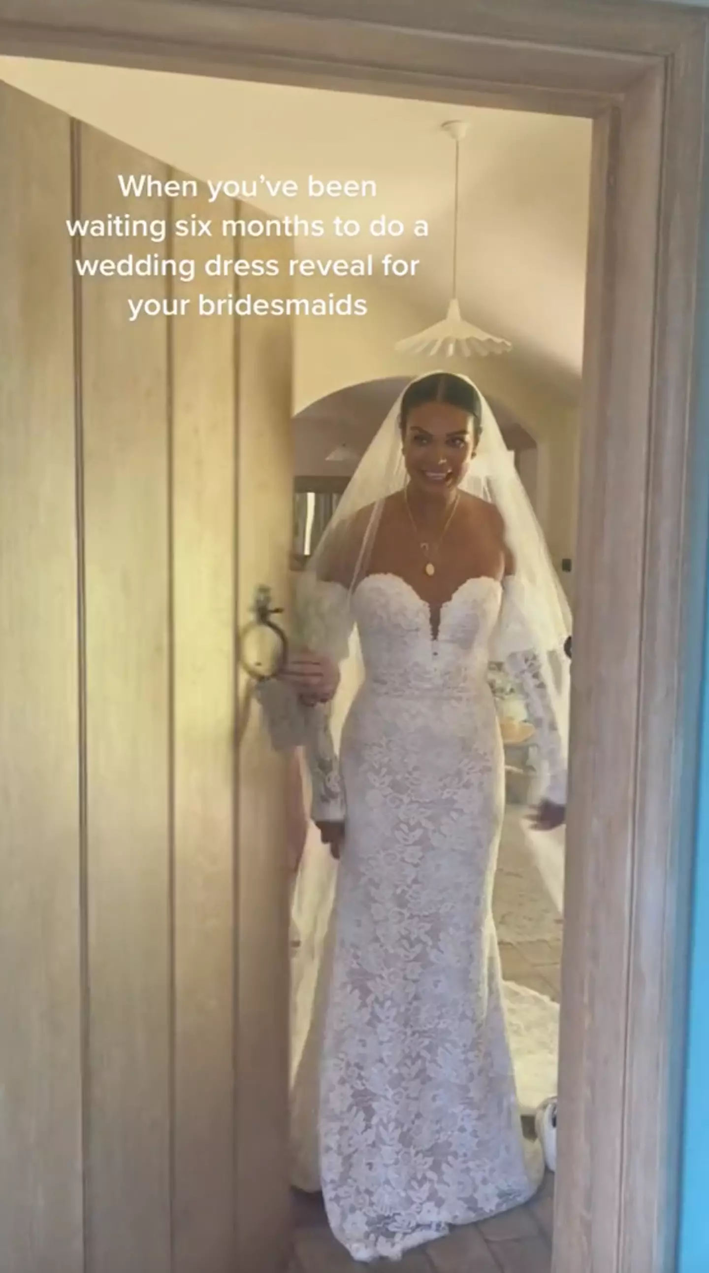 One bride was left shocked after her mum 'ruined' her wedding dress reveal.