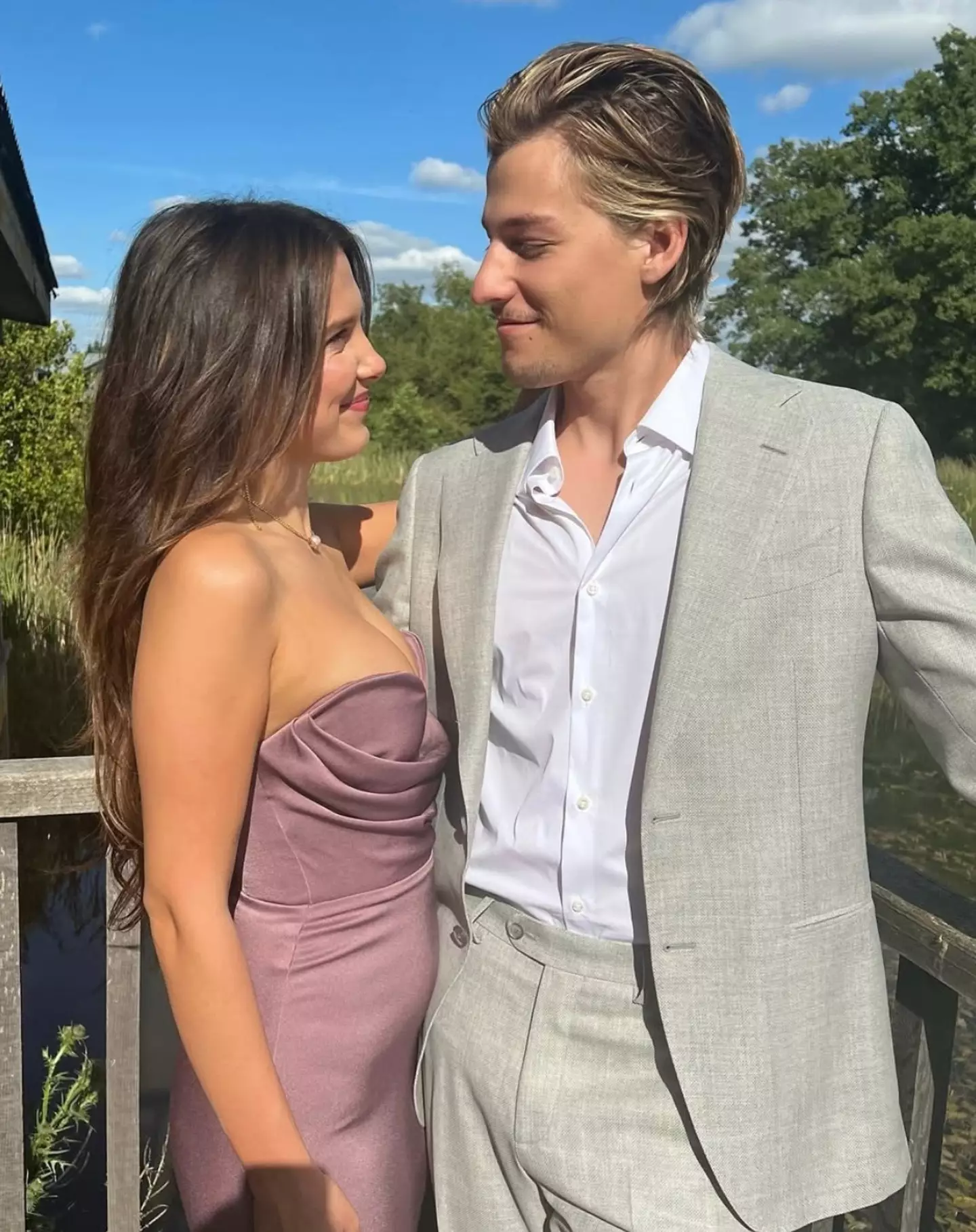 The star opened up about their parents' influence on their early marriage. (Instagram/@milliebobbybrown)