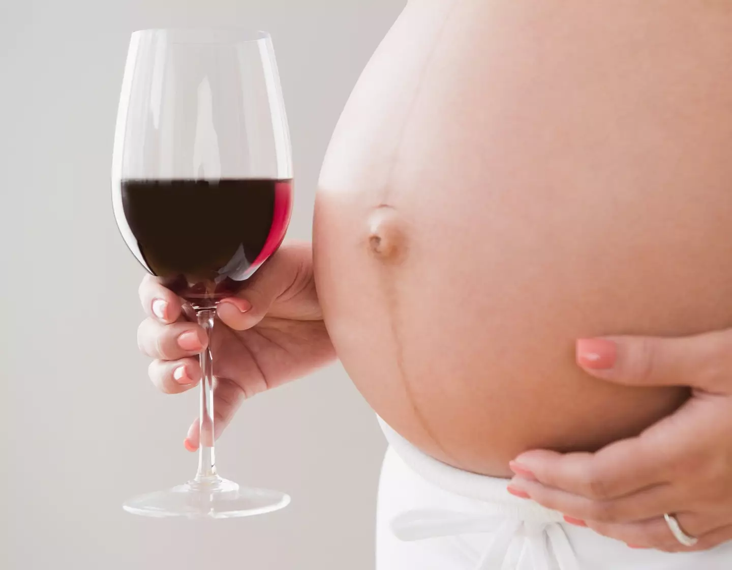 Doctors are being advised to record every alcoholic beverage that a pregnant woman drinks during her pregnancy (