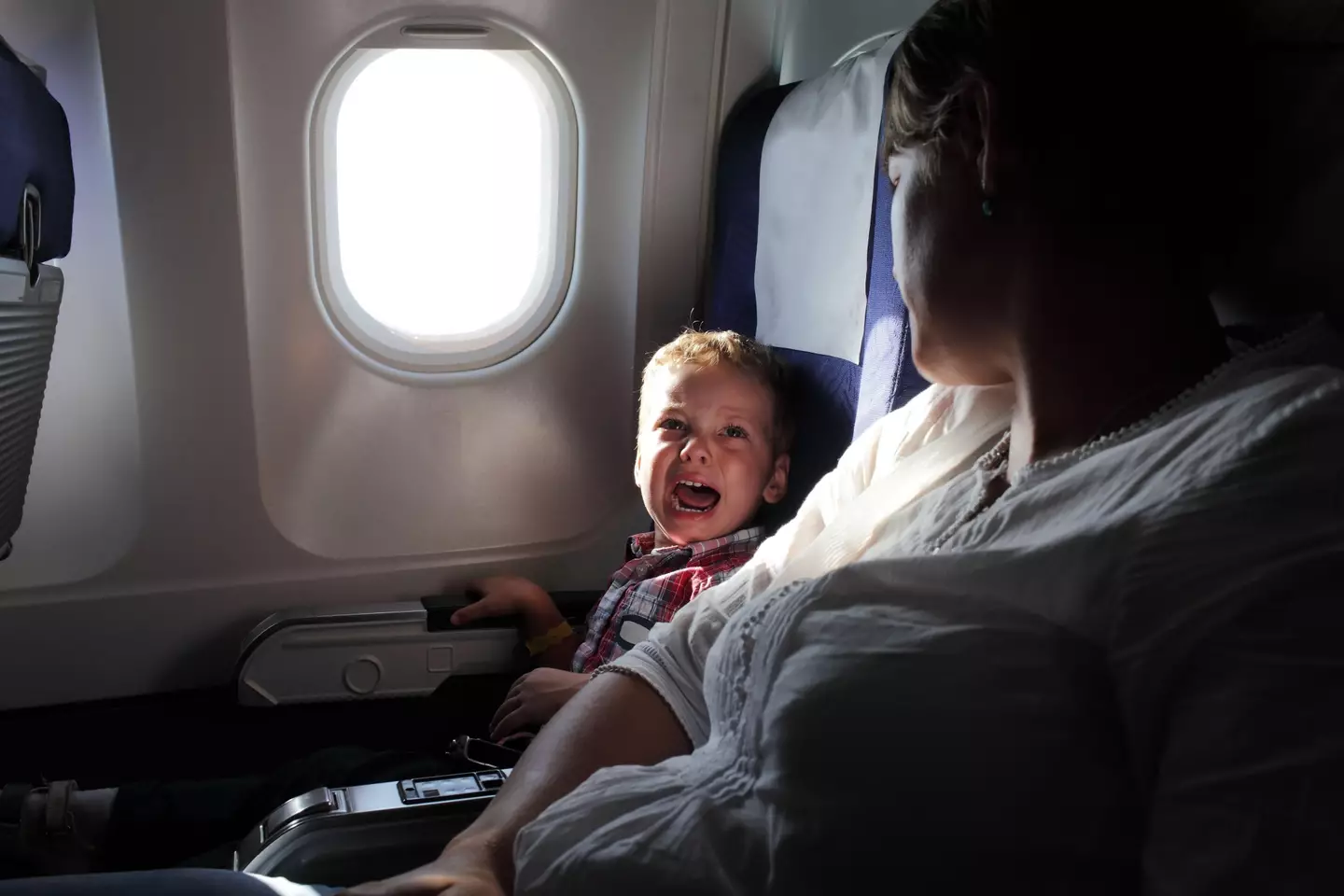 The 22-year-old initially complied with the dad's demand for his daughter to have the window seat.