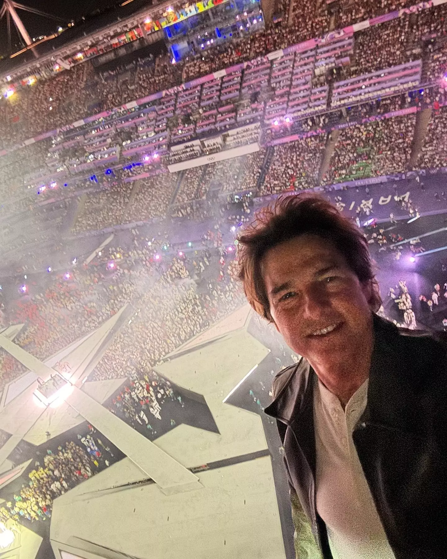 Cruise was kissed by a fan during the closing ceremony (X/@TomCruise)