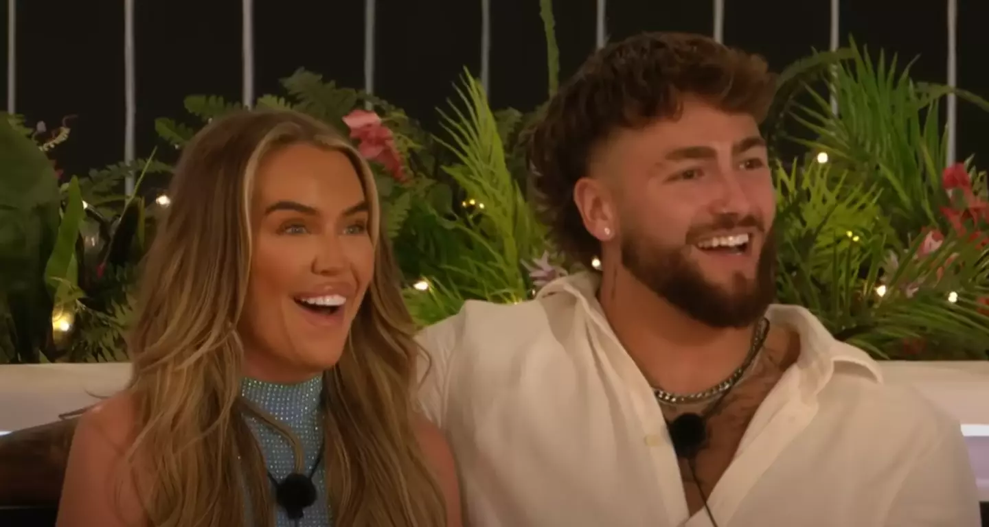 Joey's co-stars were in shock to see him walk in. (ITV)