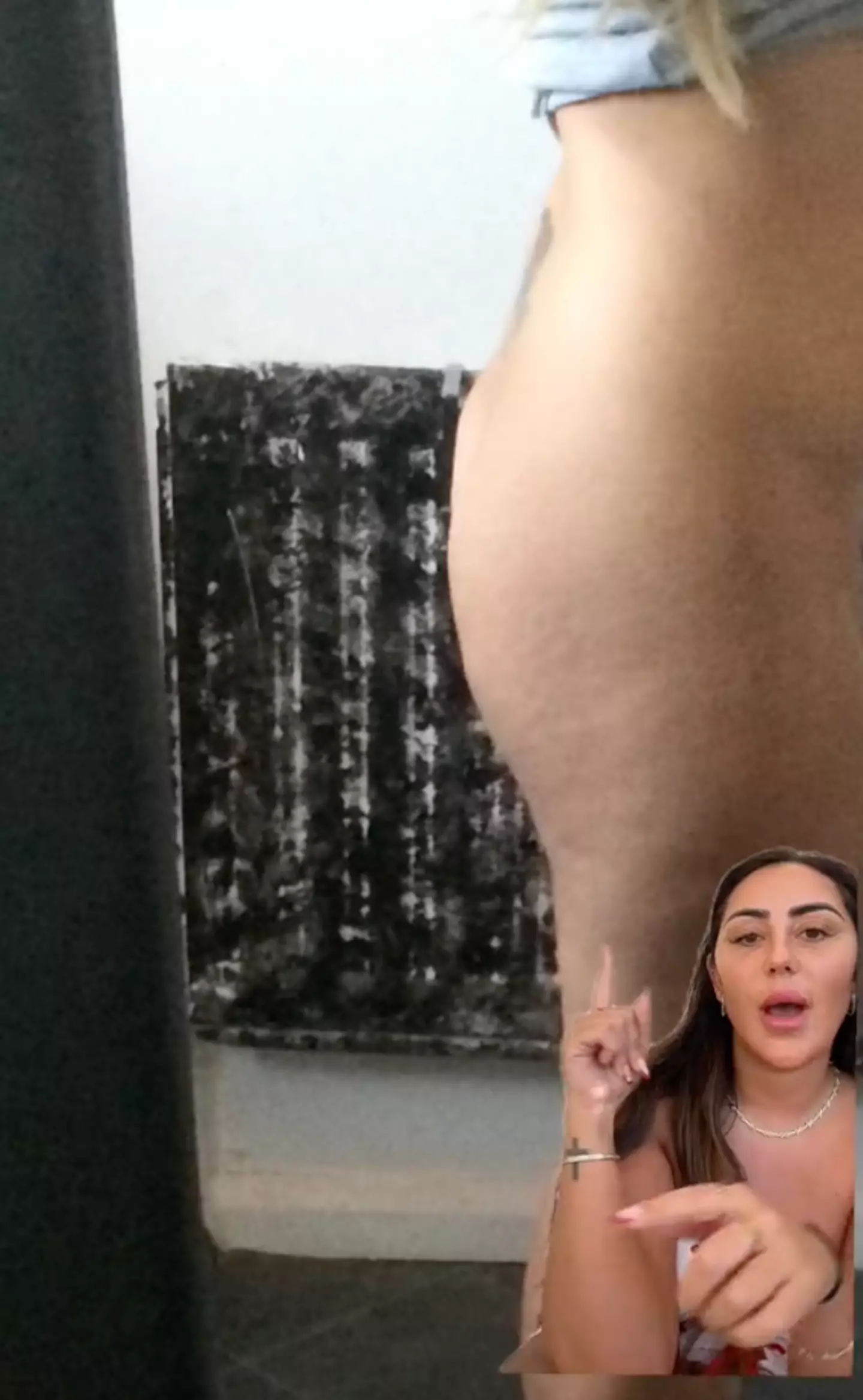 Sophie shared a snap of how her natural bottom looked.