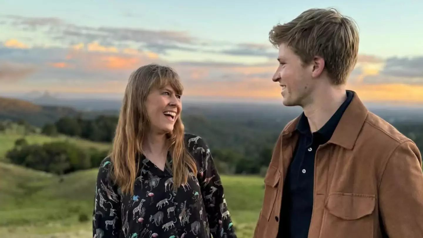Robert Irwin fans point out awkward detail after he shares new picture with his mum