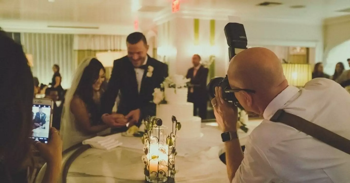 Wedding photographers and videographers are pointing out their red flags. (