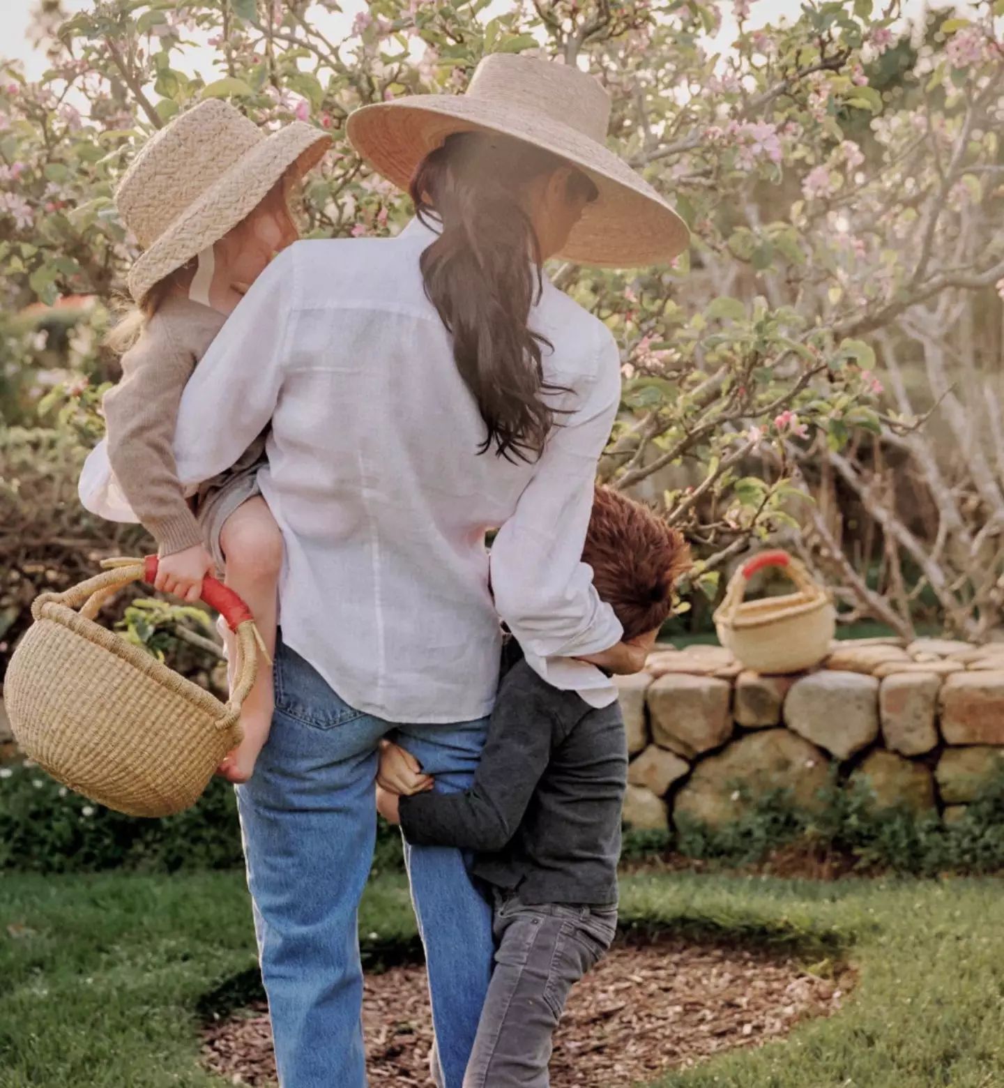 Meghan released a new picture of herself with the little ones (Instagram/@aseverofficial)