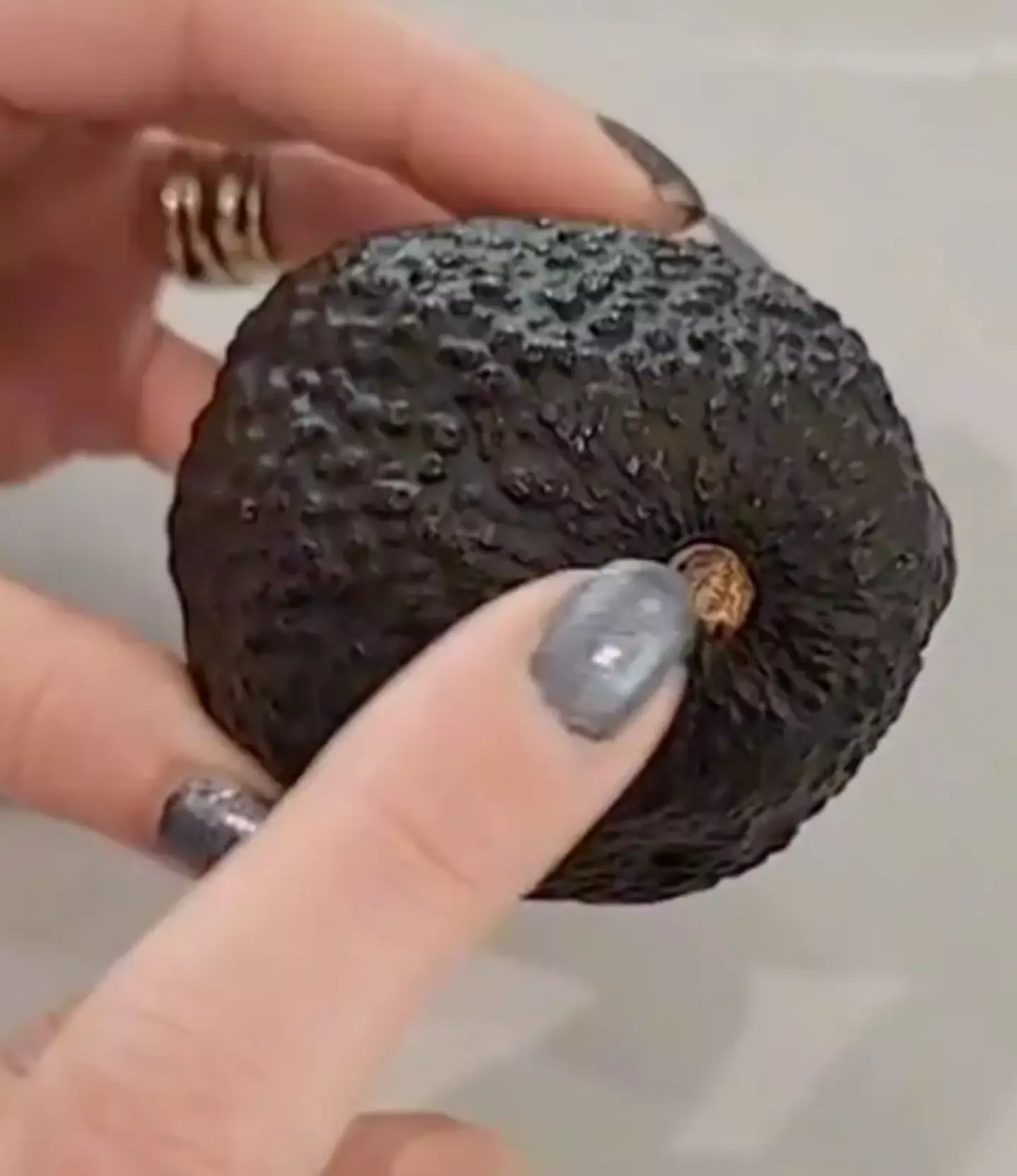 A two second avocado hack has revealed how you can work out if your avocado is ready to eat (