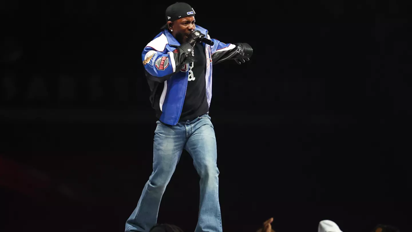 Kendrick Lamar fans have theory about real reason he wore gloves during Super Bowl performance