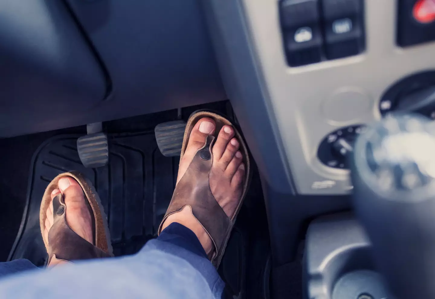 The offence comes with a fixed fine of £100 along with three points on your driving license.(JordanSimeonov / Getty Images)