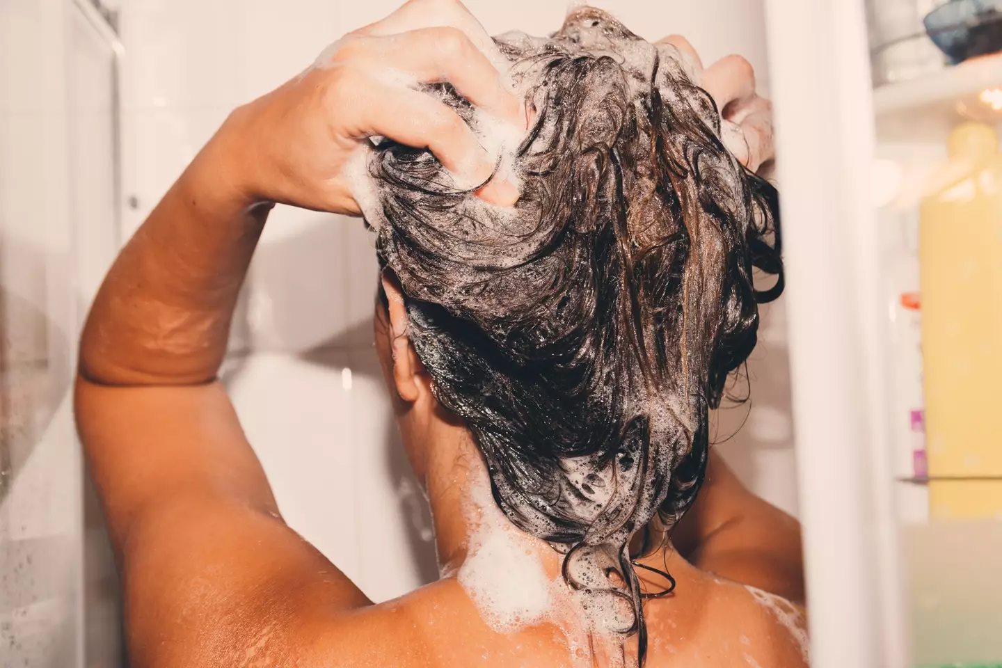 Apparently, washing your hair with hot water can cause serious dryness.