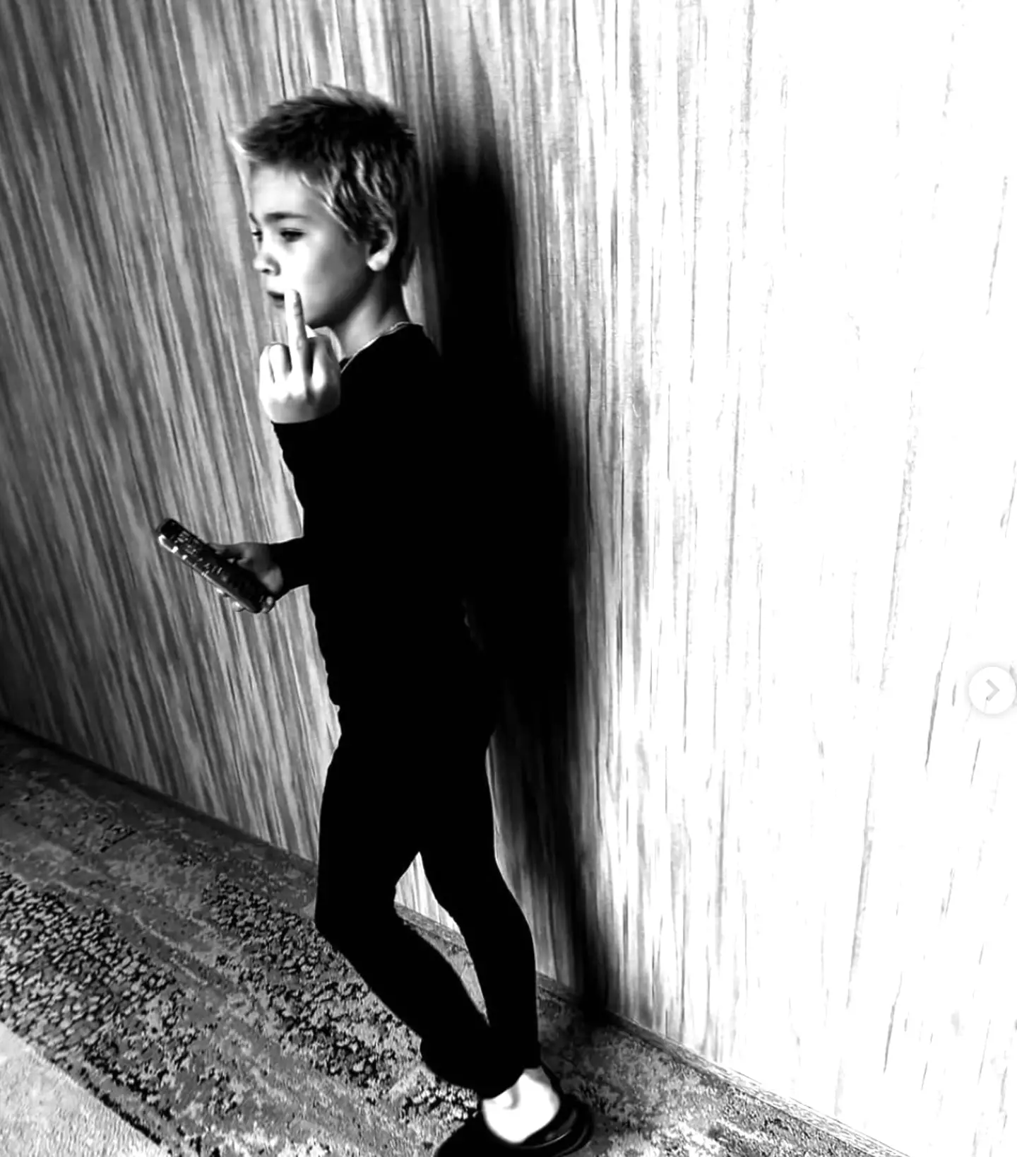 Chris Hemsworth showed his son sticking his middle finger up (Instagram/chrishemsworth)