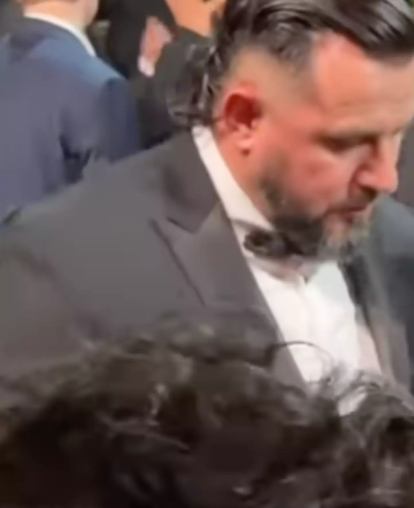 Fans couldn't help but notice the bodyguard's reaction (E!)