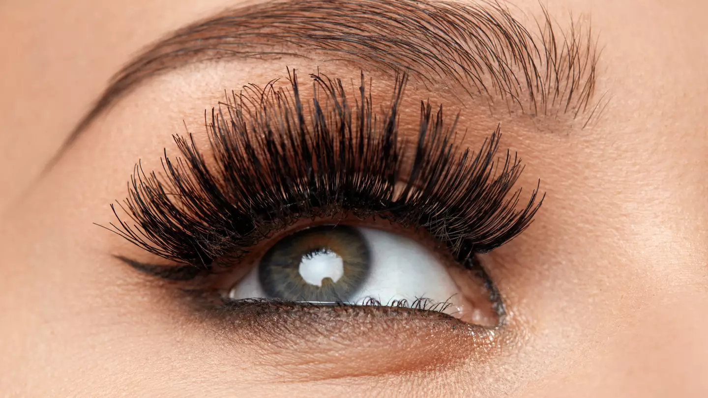 Mum Divides Opinion After Complaining That Teenager Was Punished At School For False Lashes