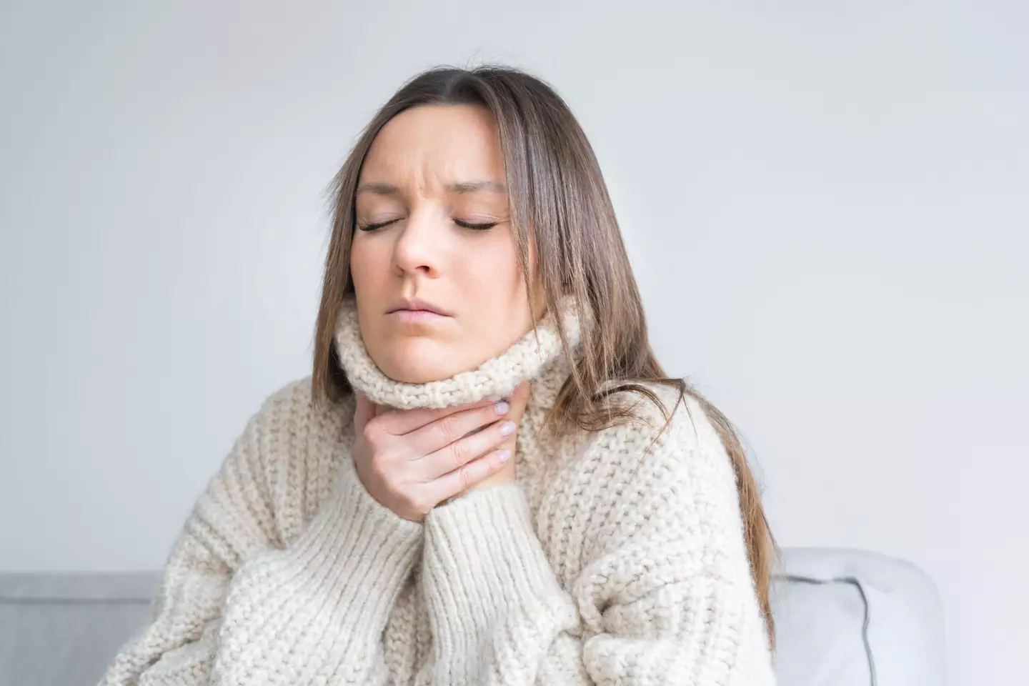 Some people may mistake a sore throat for a cold symptom even if they have recently performed oral sex (