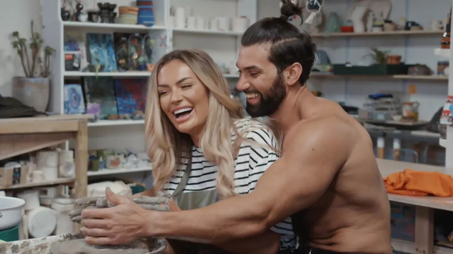 Luke and Amy sat down for a pottery date in last night's episode (Channel 4)