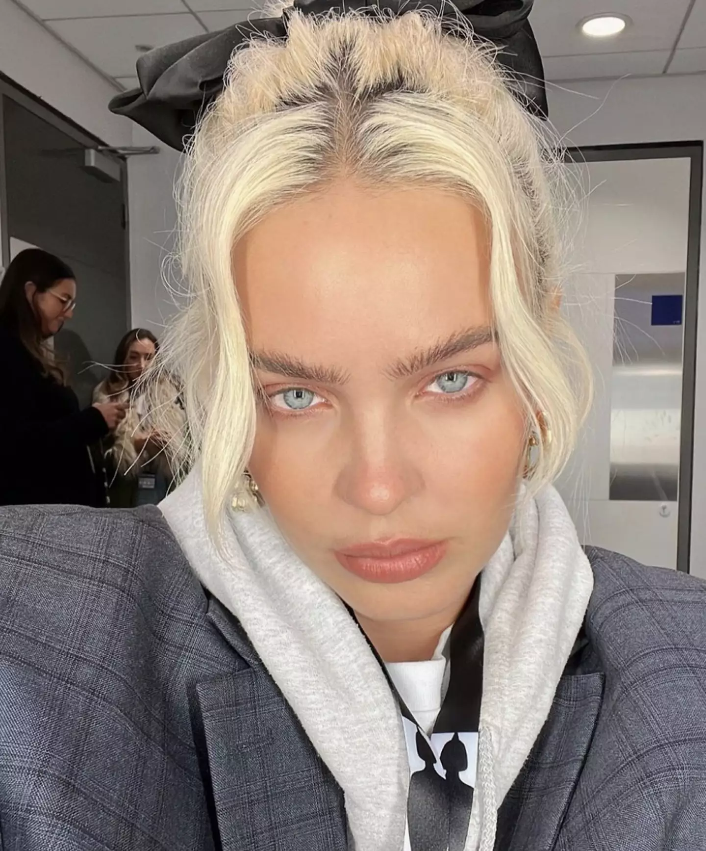 Fans congratulated Anne-Marie for carrying on with her performance (