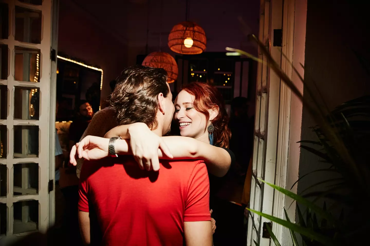 Gen Z seem to be loving the new 'simmer' dating trend (Thomas Barwick / Getty Images)