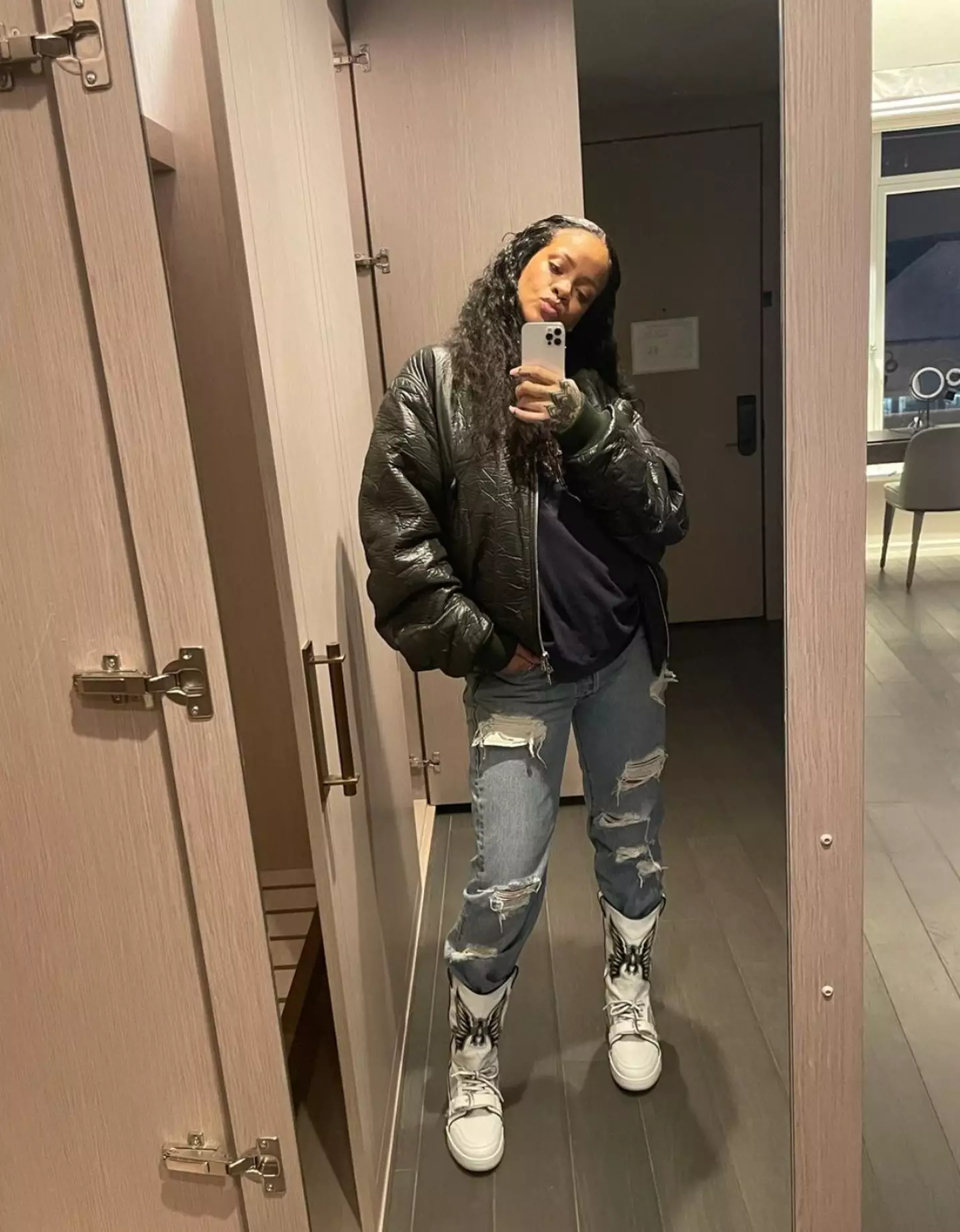 The singer caused a stir with some fans. (badgalriri/Instagram)